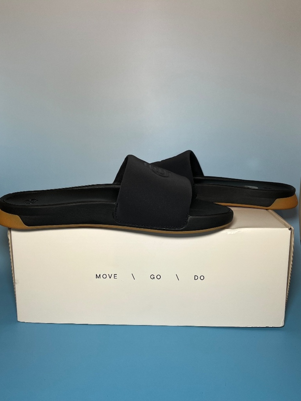 While on Earth Slide - Size 11 Men’s RETAIL $80 - Picture 1 of 5